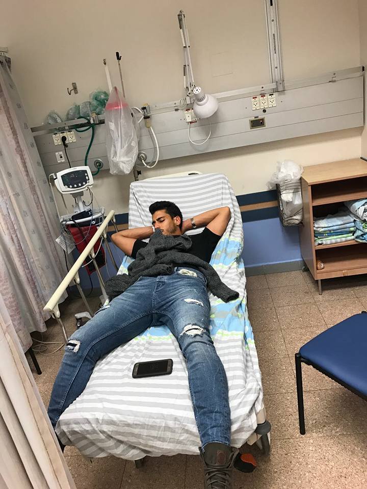 בוכריס בטיפול רפואי לאחר התקרית (צילום: מתוך הפייסבוק האישי) 